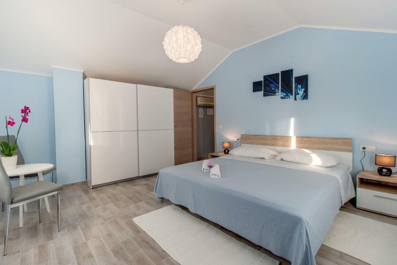 Apartman Leon & Rent A Quad Mali Lošinj Esterno foto